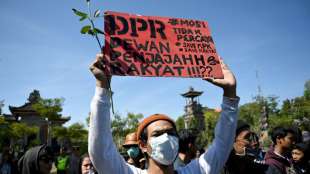 Schwere Auseinandersetzungen zwischen Polizei und Demonstranten in Jakarta