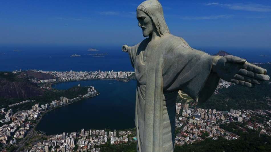 Franzosen klettern auf Arme von Christusstatue in Rio de Janeiro und werden festgenommen