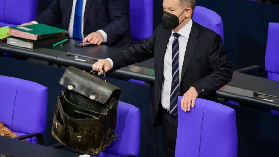 Scholz wirbt f&uuml;r Impfungen - und warnt "enthemmte Extremisten"