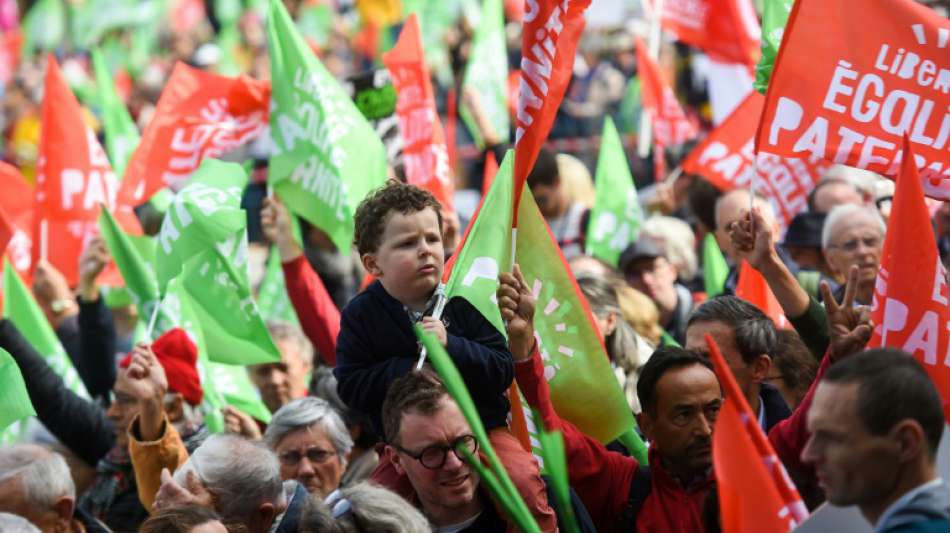 Zehntausende Franzosen demonstrieren gegen künstliche Befruchtung für alle