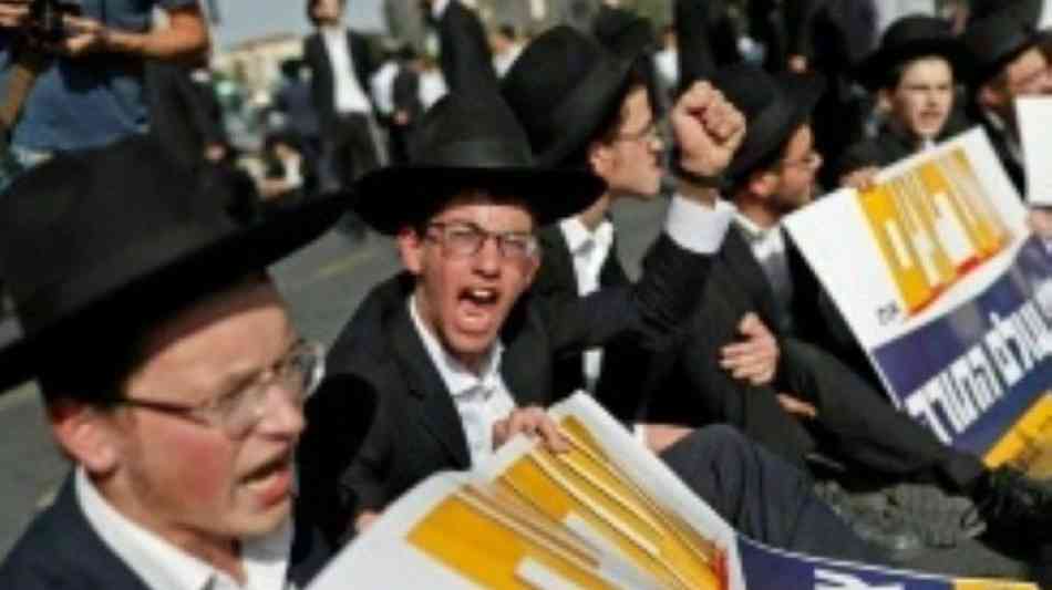 Ultraorthodoxe Juden protestieren in Jerusalem gegen Wehrdienst