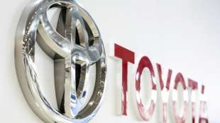 Toyota hebt Gewinnprognose trotz Produktionsk&uuml;rzungen an 