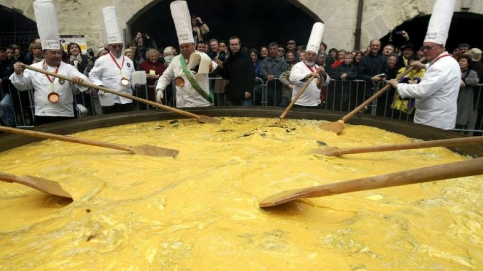 Im Eierskandal richtet belgische Stadt ein Omelett-Festival aus...