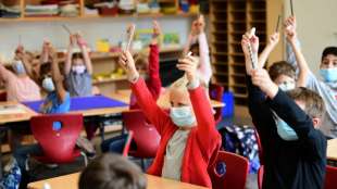 Bildungsministerin Karliczek gegen Lockerung der Maskenpflicht an Schulen