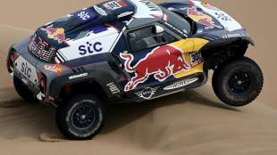 Peterhansel feiert 14. Dakar-Sieg - Französischer Motorrad-Pilot verstorben