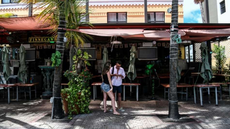 Umfrage: Fast drei Viertel aller Berufst&auml;tigen sind im Sommerurlaub dienstlich erreichbar