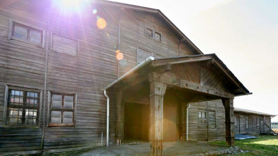 Essen und Party inmitten der Holocaust-Hölle