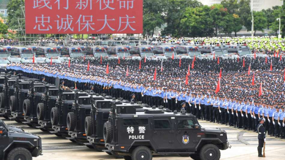 China hält Übung mit tausenden Polizisten nahe der Grenze zu Hongkong ab