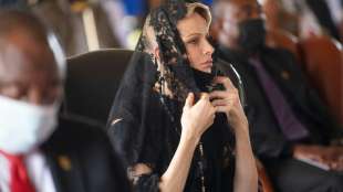 F&uuml;rstin Charl&egrave;ne von Monaco nach HNO-Infektion in S&uuml;dafrika erneut operiert