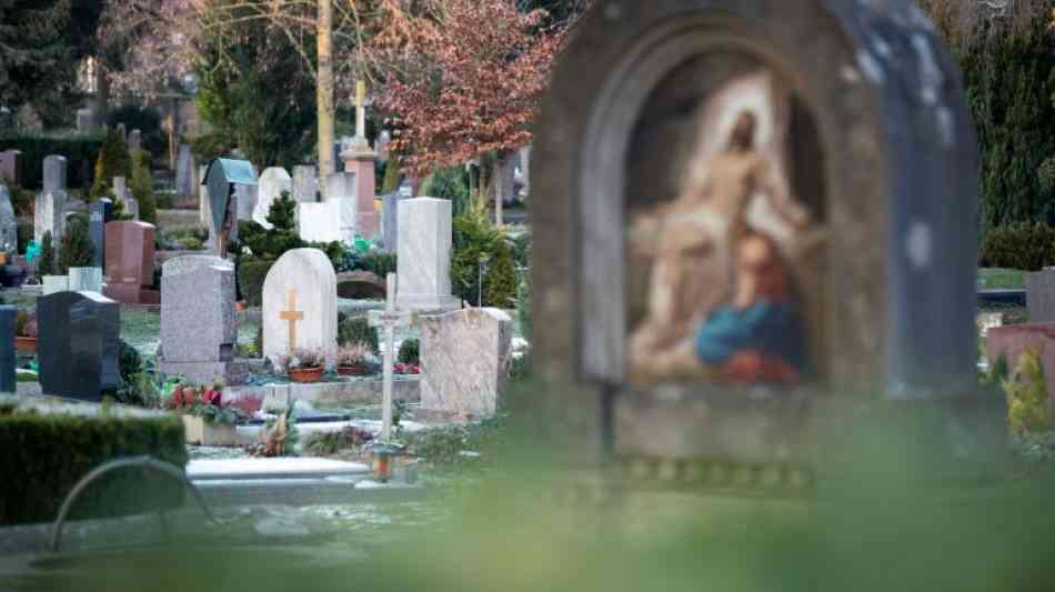 Friedhofsmitarbeiter stiehlt in Leichenhalle zwei Ringe einer Verstorbenen