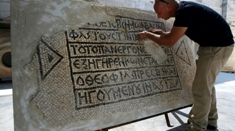 Kultur: Mosaikboden mit Inschrift in Jerusalemer Altstadt entdeckt