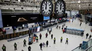 Großbritannien gedenkt am Jahrestag des ersten Lockdowns seiner Corona-Toten