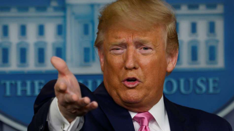 Trump gibt Journalisten Hygiene-Tipps wegen Coronavirus
