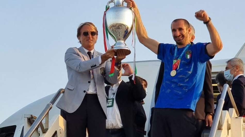 Azzurri bei Ankunft in Rom begeistert gefeiert