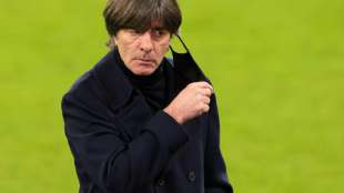 "Entbehrt jeglicher Logik": L&ouml;w kritisiert Reise-Wirrwarr