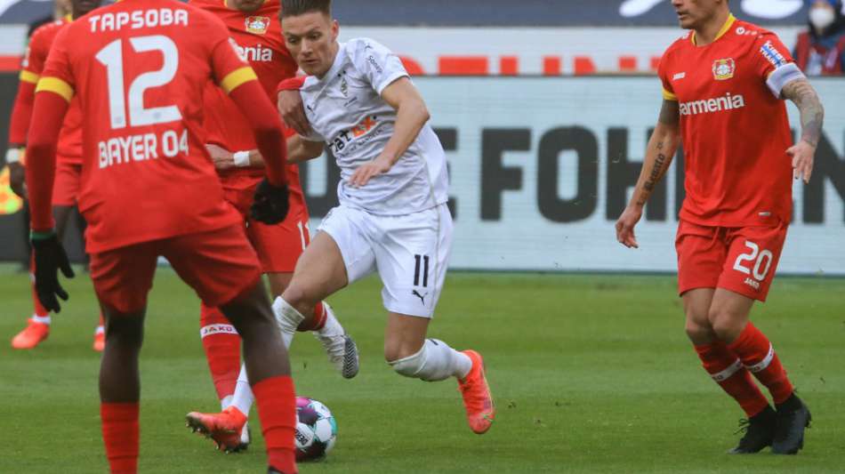 Bayer siegt im Duell der Enttäuschten