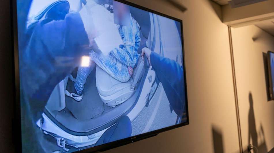 Tödlicher Schuss nahe Minneapolis: US-Polizistin verwechselte Pistole mit Taser