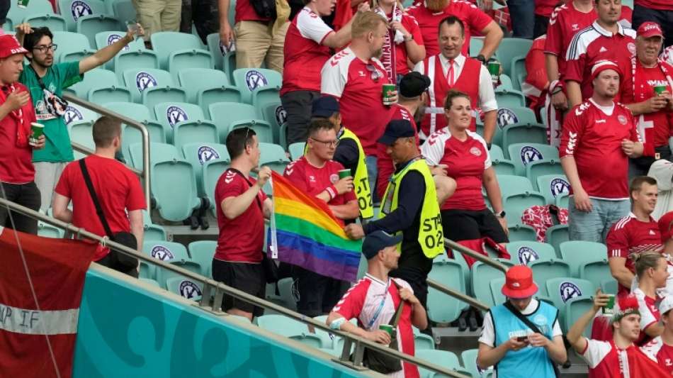 Uefa pr&uuml;ft Beschlagnahmung von Regenbogenfahne in EM-Stadion in Baku