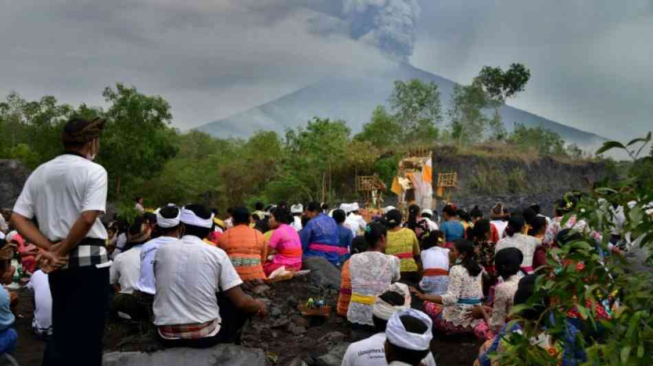 Baldiger Ausbruch des Vulkans Agung auf Bali bef