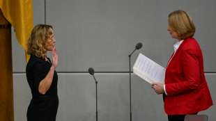 Neues Kabinett vor dem Bundestag vereidigt