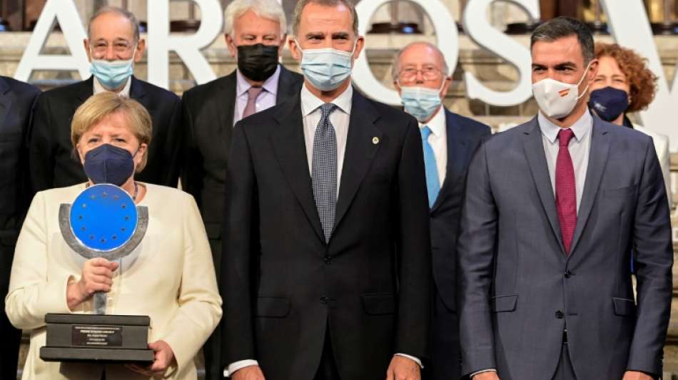 Merkel von Spaniens K&ouml;nig Felipe VI. mit Europapreis Karl V. ausgezeichnet