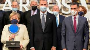 Merkel von Spaniens K&ouml;nig Felipe VI. mit Europapreis Karl V. ausgezeichnet