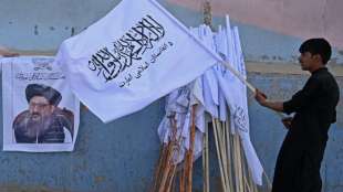 Taliban stellen erbeutetes US-Milit&auml;rger&auml;t in Parade zur Schau