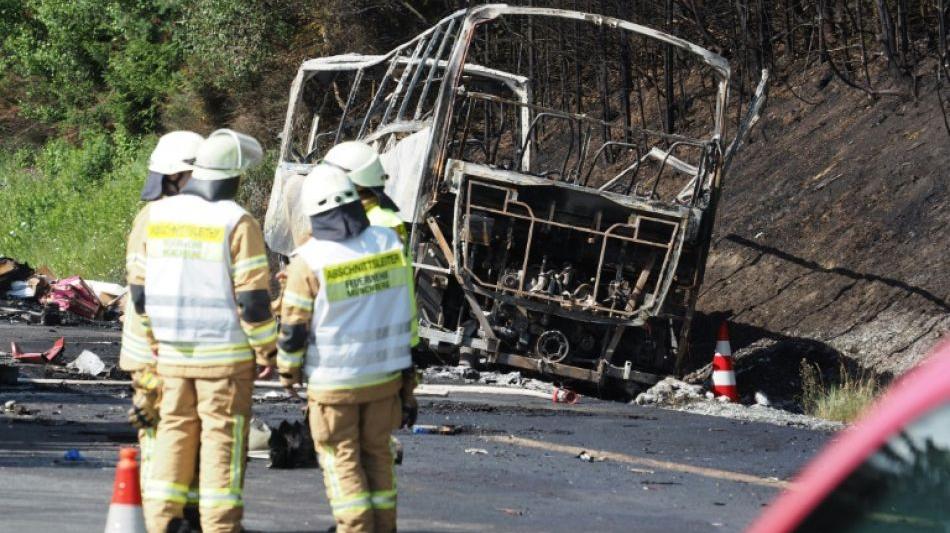 Ermittler berichten über Ursache für Busunfall in Oberfranken mit 18 Toten