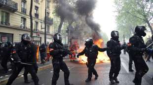 Gewaltsame Zusammenstöße bei Mai-Demo in Paris