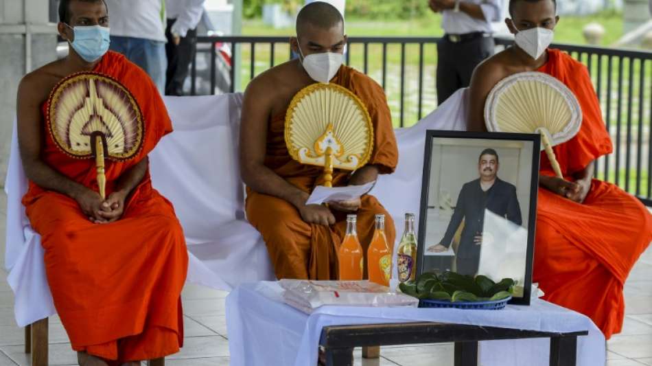 Trotz "gesegneten" Wassers gegen Corona: Schamane in Sri Lanka stirbt Virus