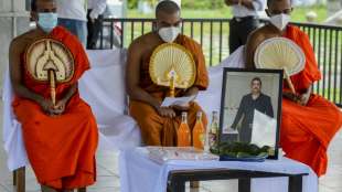 Trotz "gesegneten" Wassers gegen Corona: Schamane in Sri Lanka stirbt an Virus