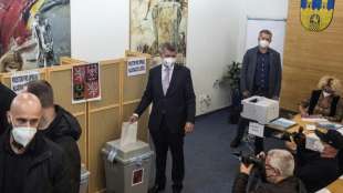 Tschechen stimmen &uuml;ber Zukunft von Regierungschef Babis ab