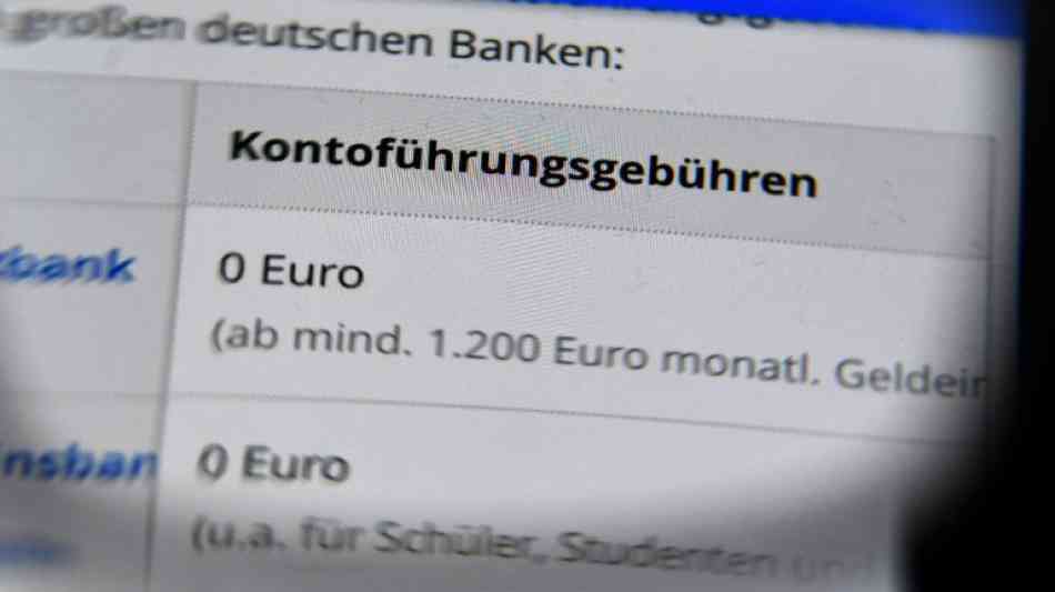 Umfrage: Verbraucher halten ihrer Bank Treue - egal was es kostet