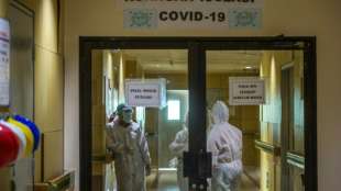 Hilfsgüter im Kampf gegen Corona-Krise in Indonesien eingetroffen