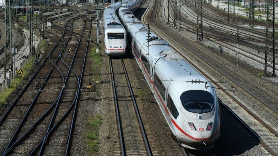 Lokf&uuml;hrer k&uuml;ndigen Streik an - Bahn verringert Fernverkehrsangebot