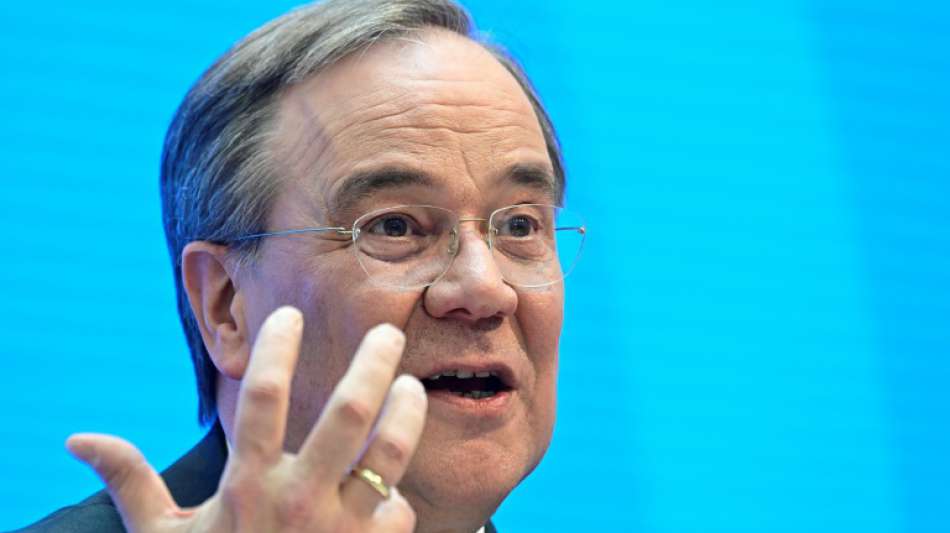 Laschet will Geimpfte mit Genesenen und negativ Getesteten gleichstellen