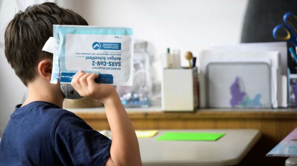 Karliczek: Sch&uuml;lerausweis soll als Corona-Testnachweis genutzt werden