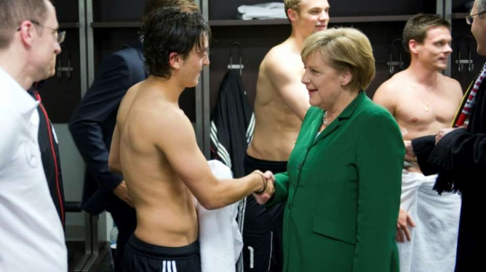 Merkel trifft sich kurz vor EM mit deutscher Fußball-Nationalmannschaft