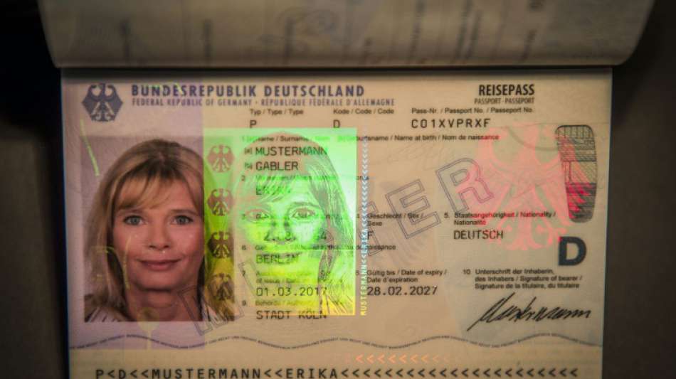 Unionsfraktion will bei Passfoto-Plänen auf Bedenken der Fotografen eingehen