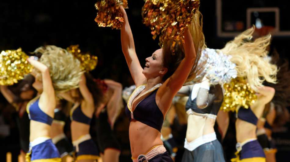 Seehofer schlägt in Cheerleader-Debatte Bildung "gemischer Tänzergruppen" vor