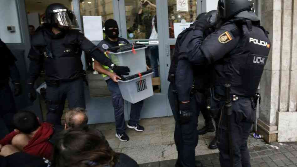 Diktatur Spanien: Polizei beschlagnahmt Wahlurnen in Katalonien