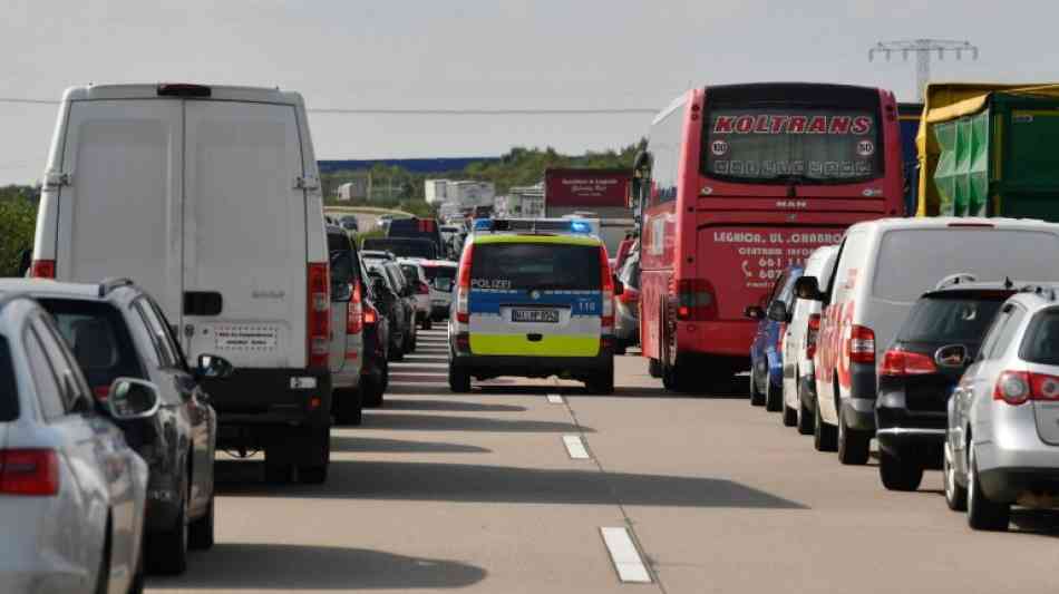 Rettungsgassensünder werden künftig stärker zur Kasse gebeten