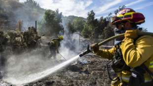 Kalifornische Feuerwehr meldet Fortschritt im Kampf gegen verheerende Waldbrände