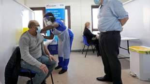 NHS: Allen &auml;lteren Pflegeheimbewohnern in England wurde Corona-Impfung angeboten