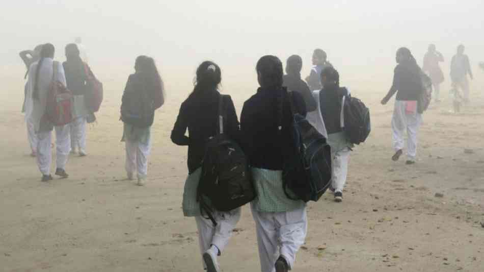 Indien: Schulen in Neu Delhi trotz Dauer-Smogs wieder ge