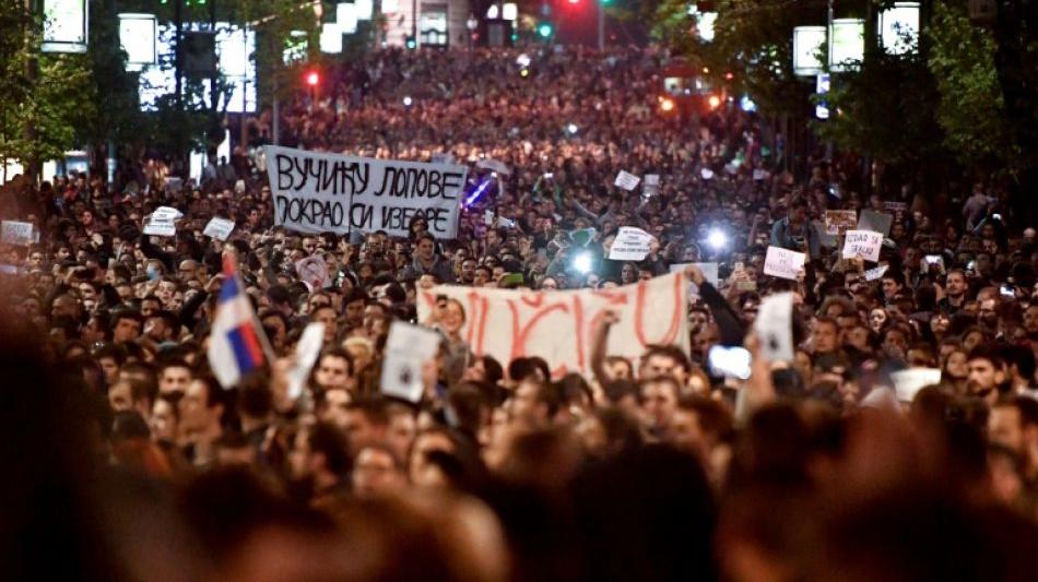 SERBIEN: Gewaltsame Proteste nach Wahlsieg von Alexandar Vucic