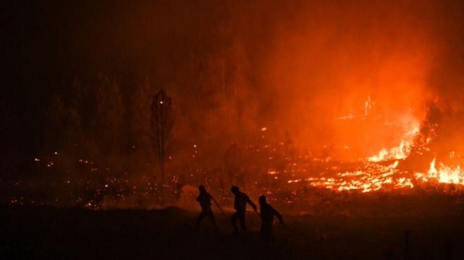 Waldbrände schließen 2000 Menschen in Portugal ein