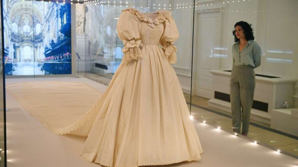 Dianas Hochzeitskleid wird in königlicher Modeausstellung gezeigt
