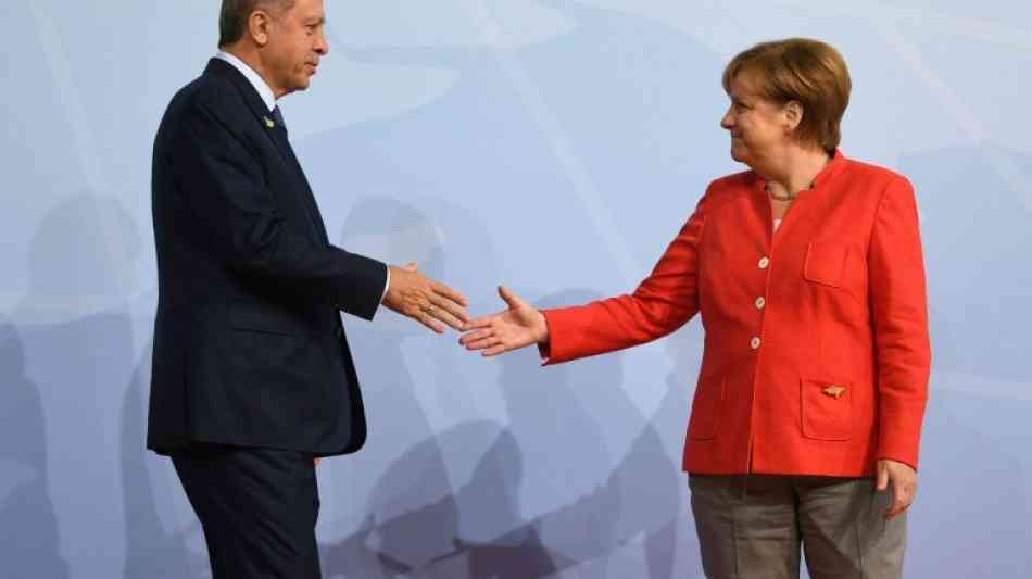 Erdogan unterstellt Merkel und Schulz "Nazi"-Methoden