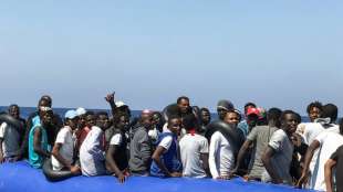 EU-Mittelmeermission "Sophia" darf vorerst weiterhin keine Flüchtlinge retten